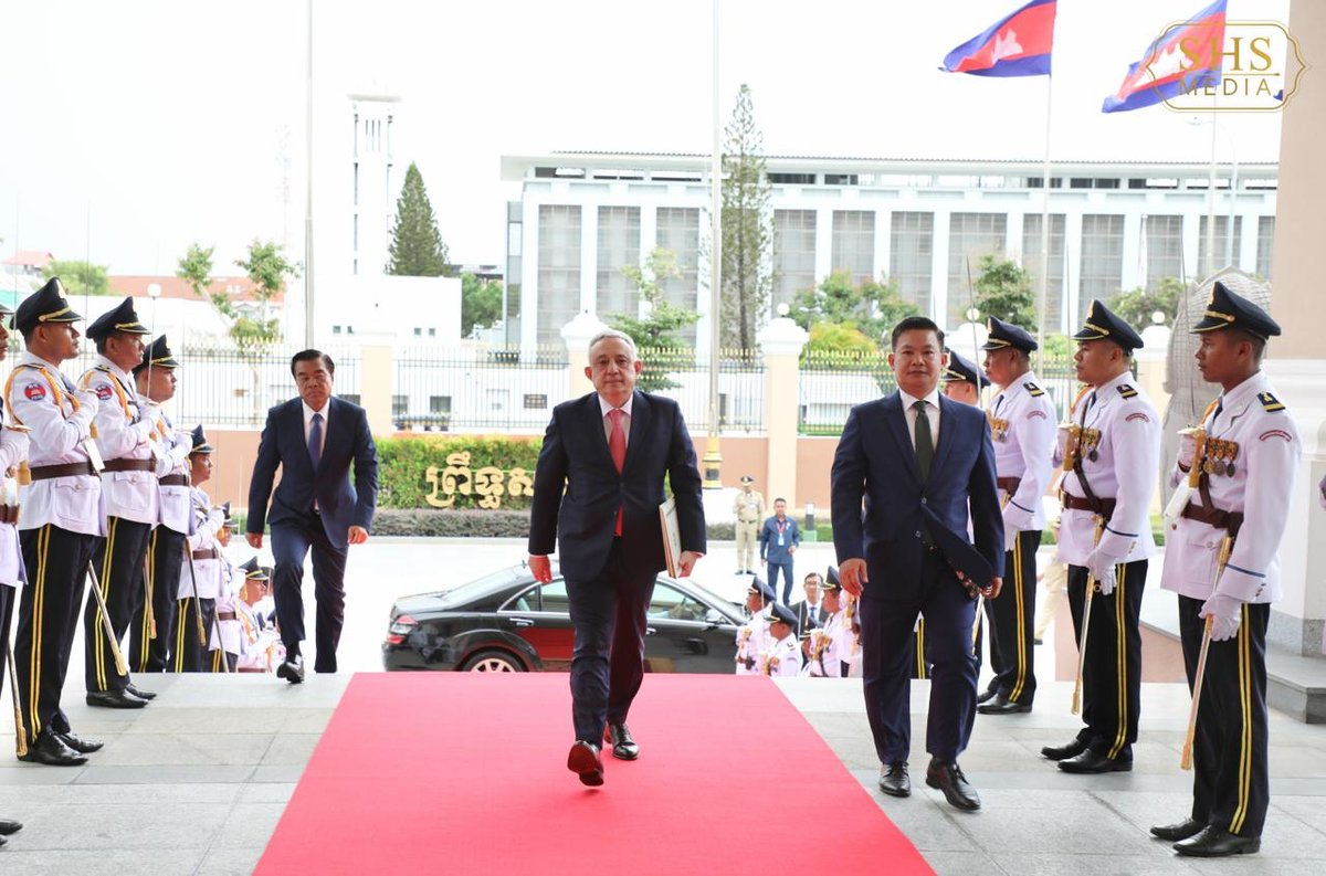 洪森亲王会见格鲁吉亚新任大使 接受国书