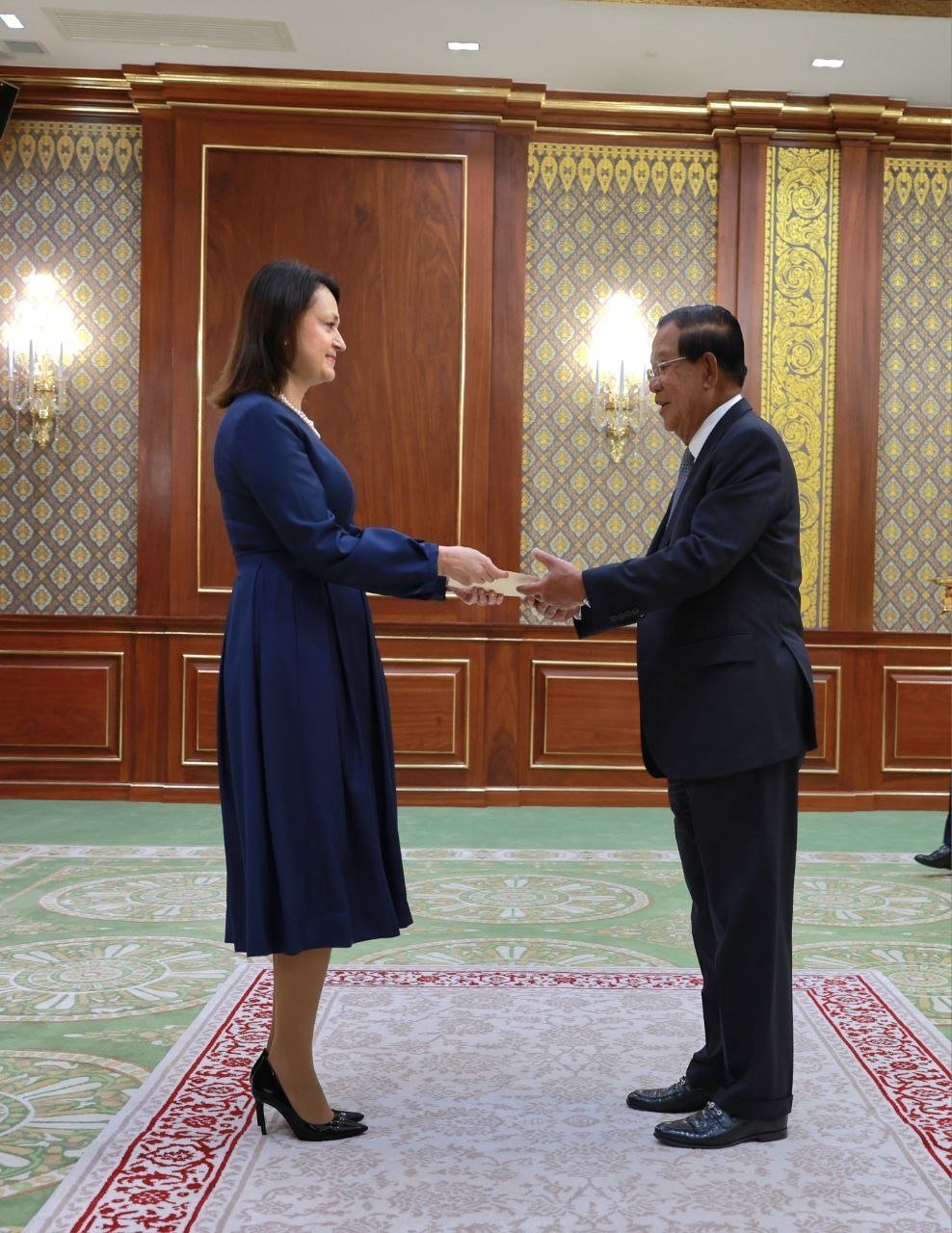 洪森亲王会见塞浦路斯新任驻柬大使