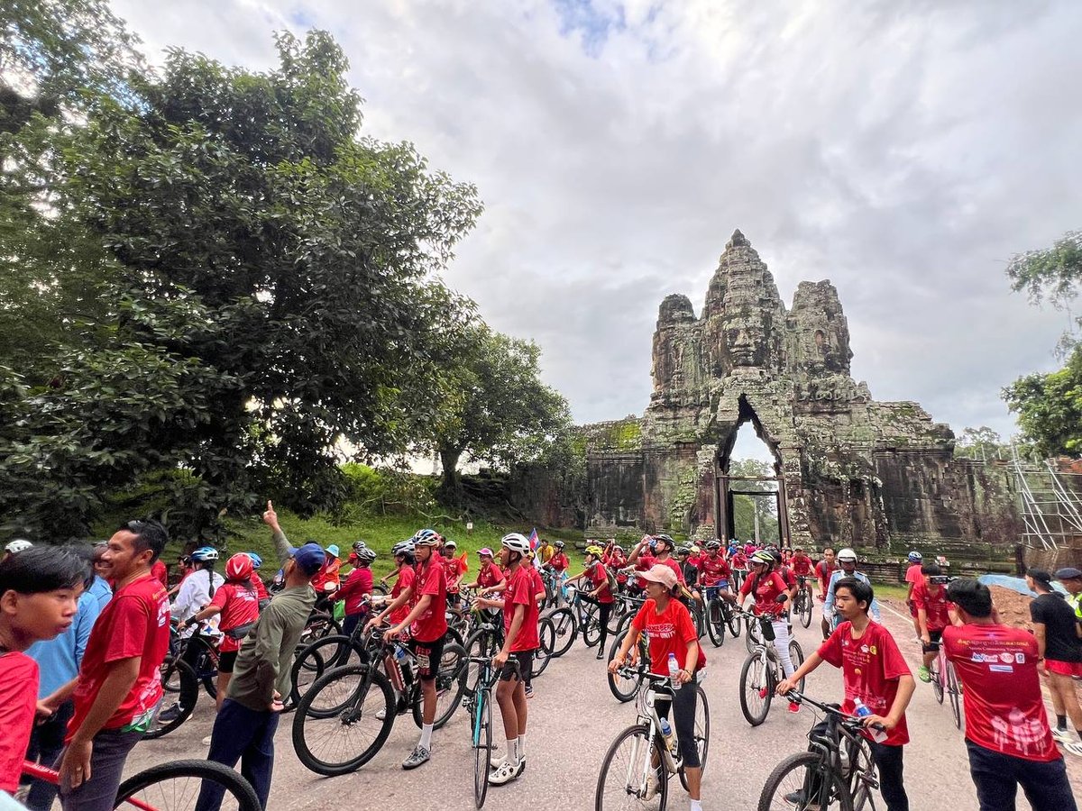 暹粒吴哥景区举办骑行观光活动 结合自然与文化旅游