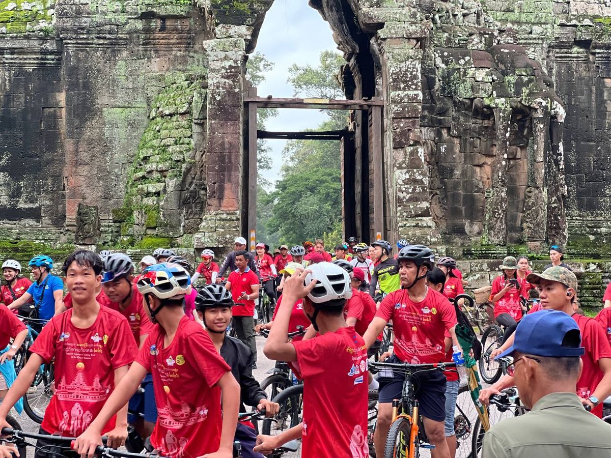 暹粒吴哥景区举办骑行观光活动 结合自然与文化旅游