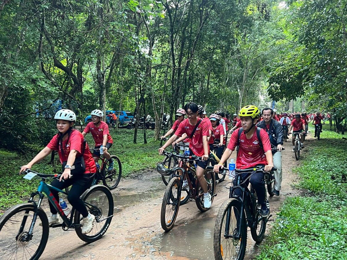 暹粒吴哥景区举办骑行观光活动 结合自然与文化旅游