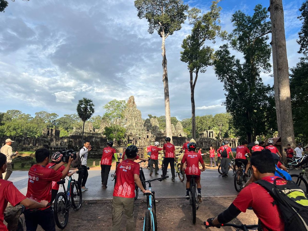 暹粒吴哥景区举办骑行观光活动 结合自然与文化旅游