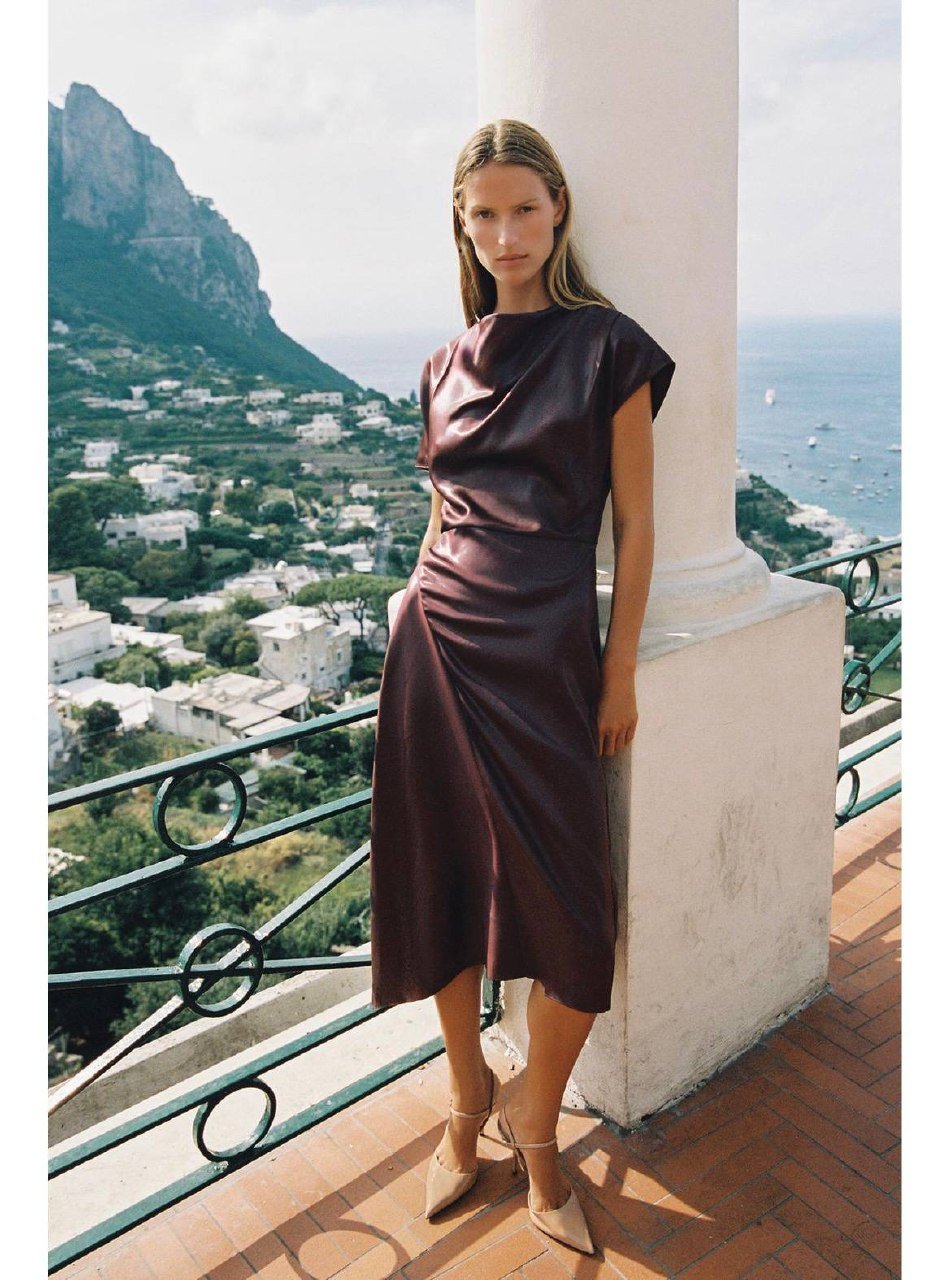 Fluid collar dress with short