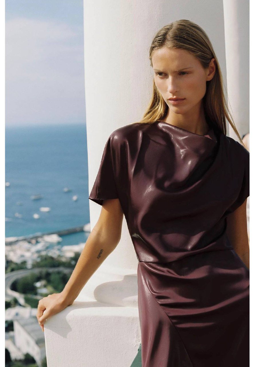 Fluid collar dress with short