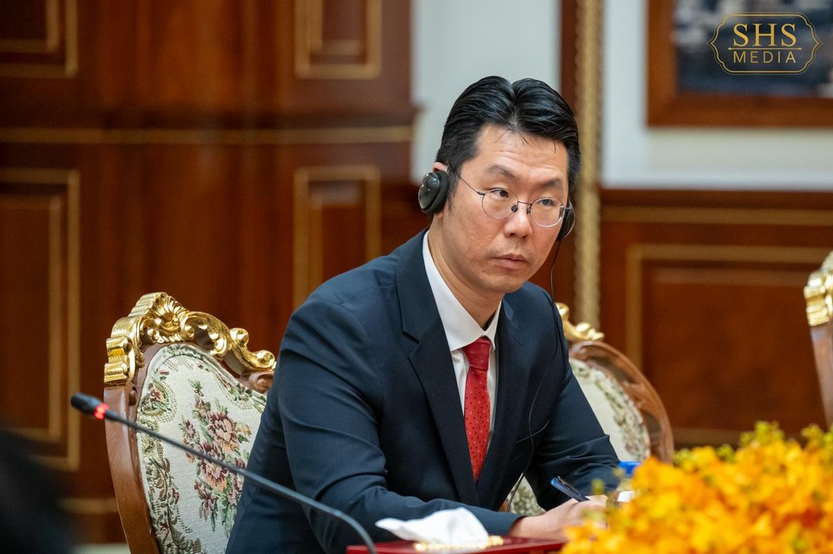洪森会见韩国前国会议长金振杓 探讨双边友好关系