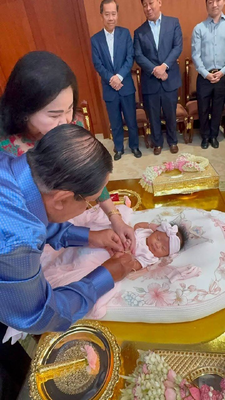 洪森发文庆祝孙女满月并解读名字寓意