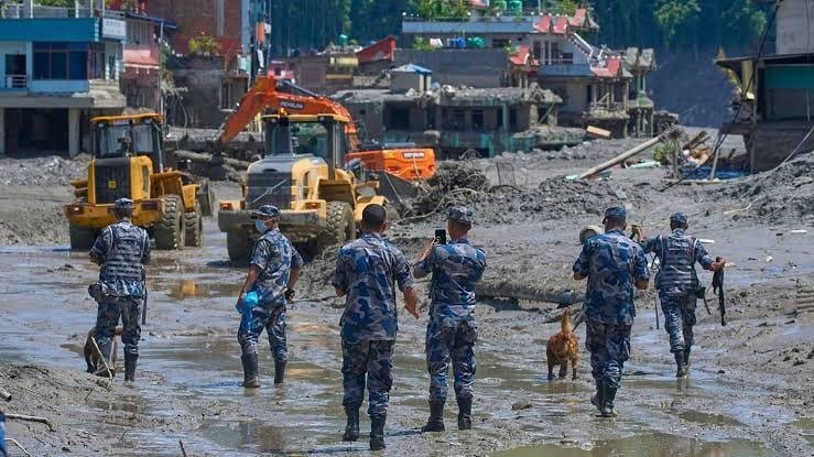 尼泊尔政府正组织受洪灾影响地区的民众进行疏散,目前正值灾后一