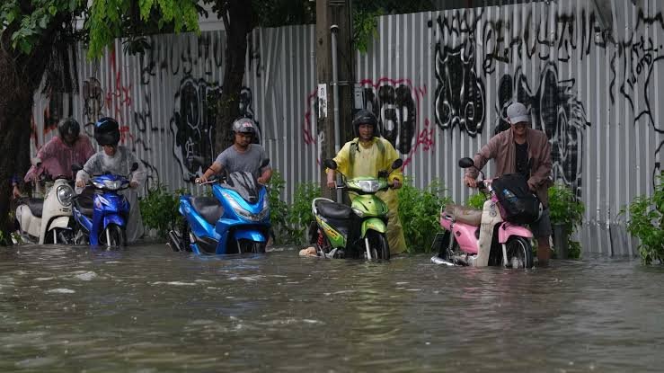 曼谷暴雨成灾被列为灾区 建议减少外出