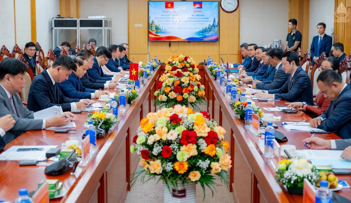 柬埔寨监察部部长与越南政府监察总署总监察长举行双边会谈,双方