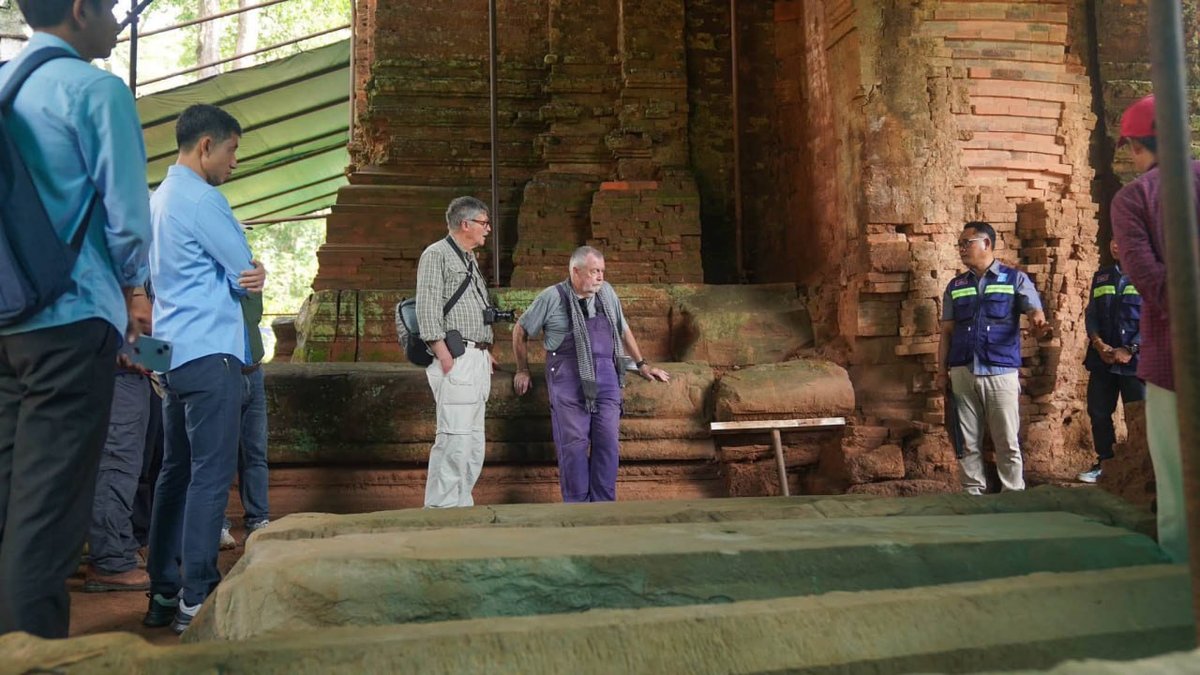 专家组前往柏威夏寺及贡开寺,实地检查古迹保护与开发工作的进展