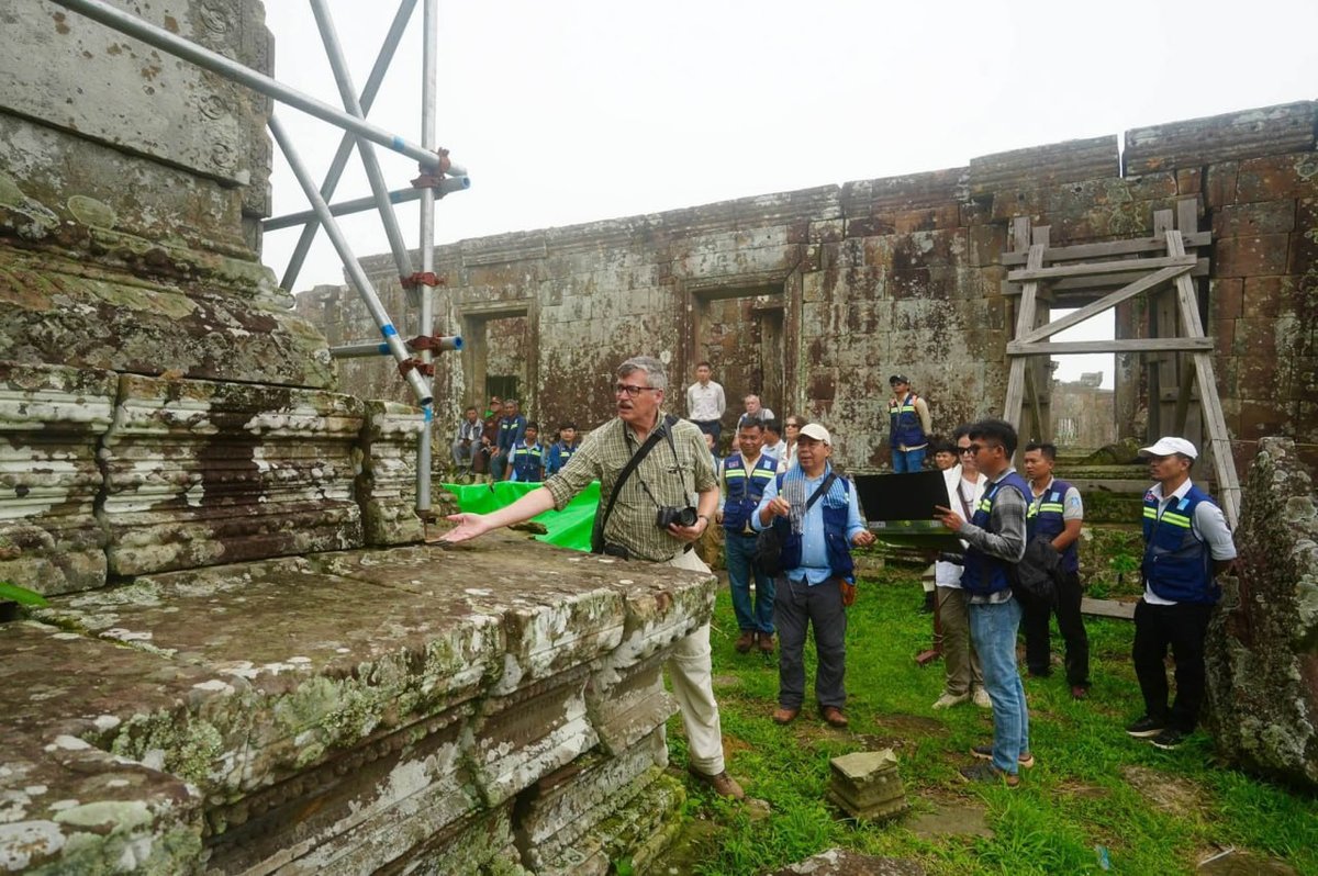 专家组前往柏威夏寺及贡开寺,实地检查古迹保护与开发工作的进展