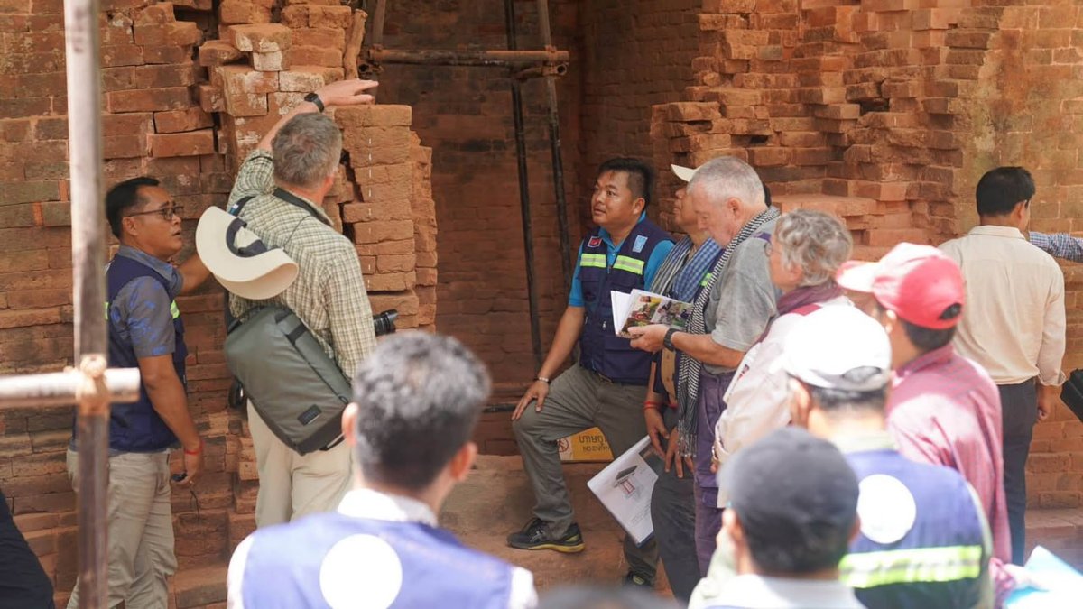 专家组前往柏威夏寺及贡开寺,实地检查古迹保护与开发工作的进展