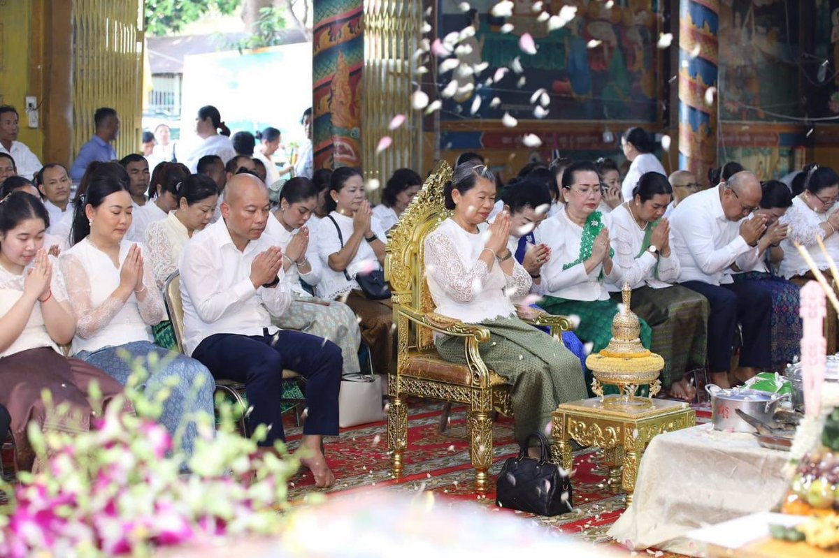 柬埔寨举行亡人节第四天布施活动 缅怀先烈