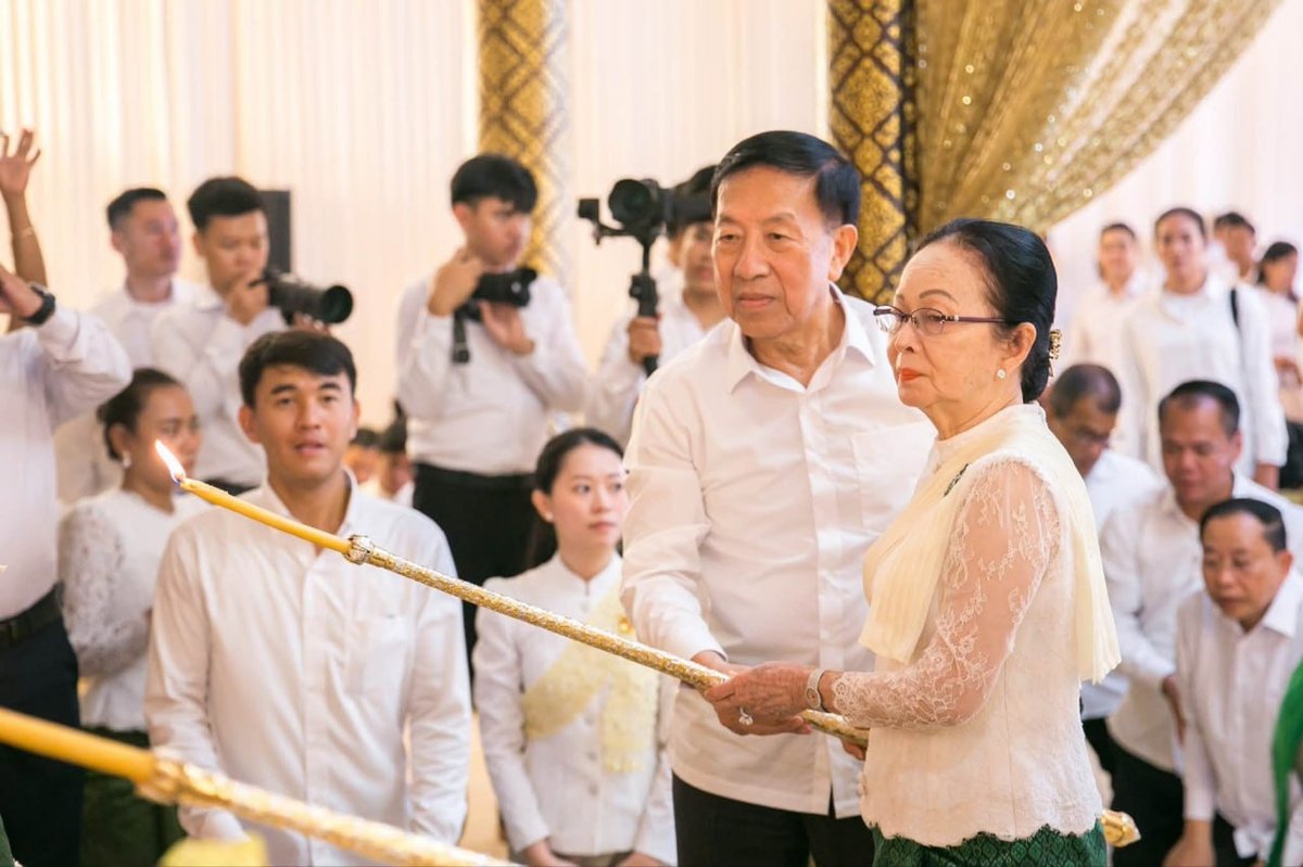 柬埔寨欢度亡人节 ពេជ ចន្ទមុន្នី 呼吁民众出行