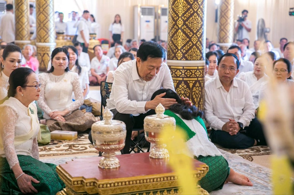 柬埔寨欢度亡人节 ពេជ ចន្ទមុន្នី 呼吁民众出行