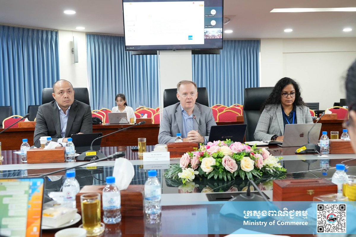 柬埔寨商务部与亚洲开发银行(ADB)工作组举行会议,讨论贸易