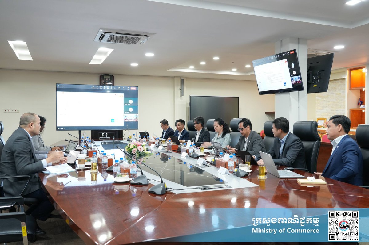 柬埔寨商务部与亚洲开发银行(ADB)工作组举行会议,讨论贸易