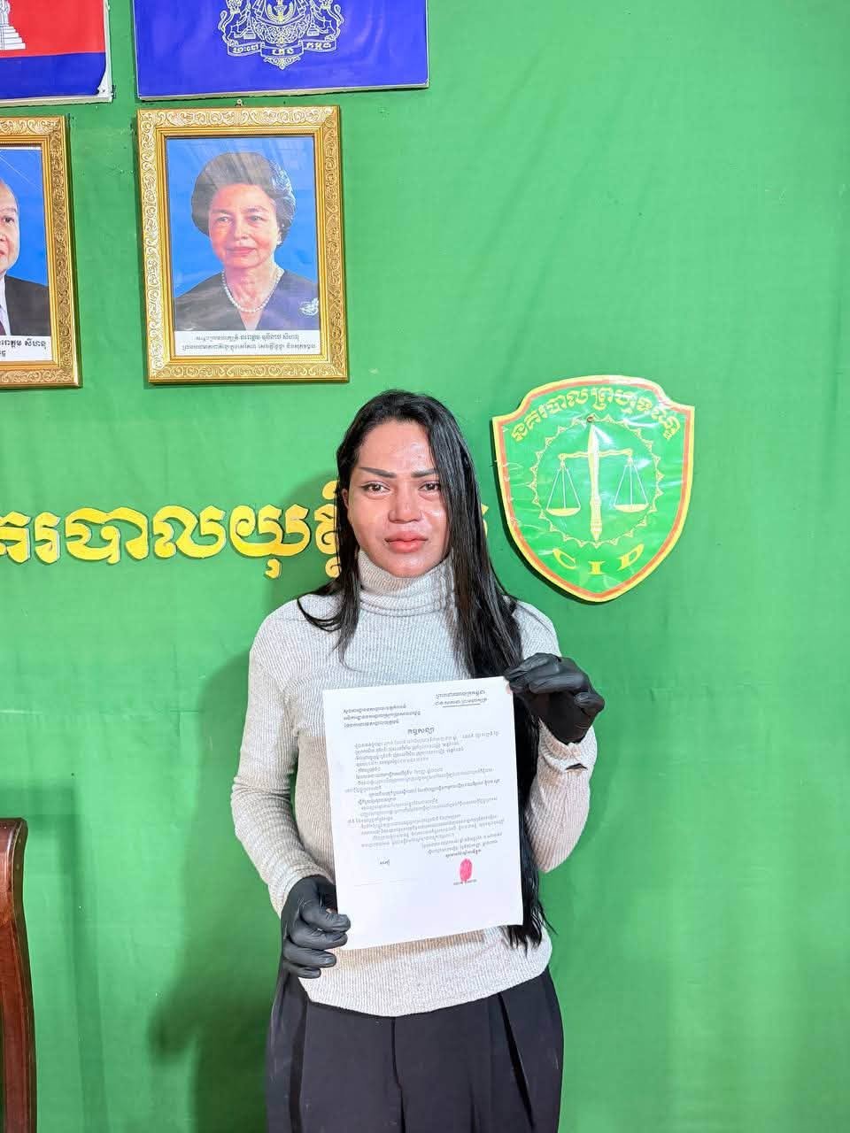 柬埔寨网红因发布野生动物互动视频被当局约谈