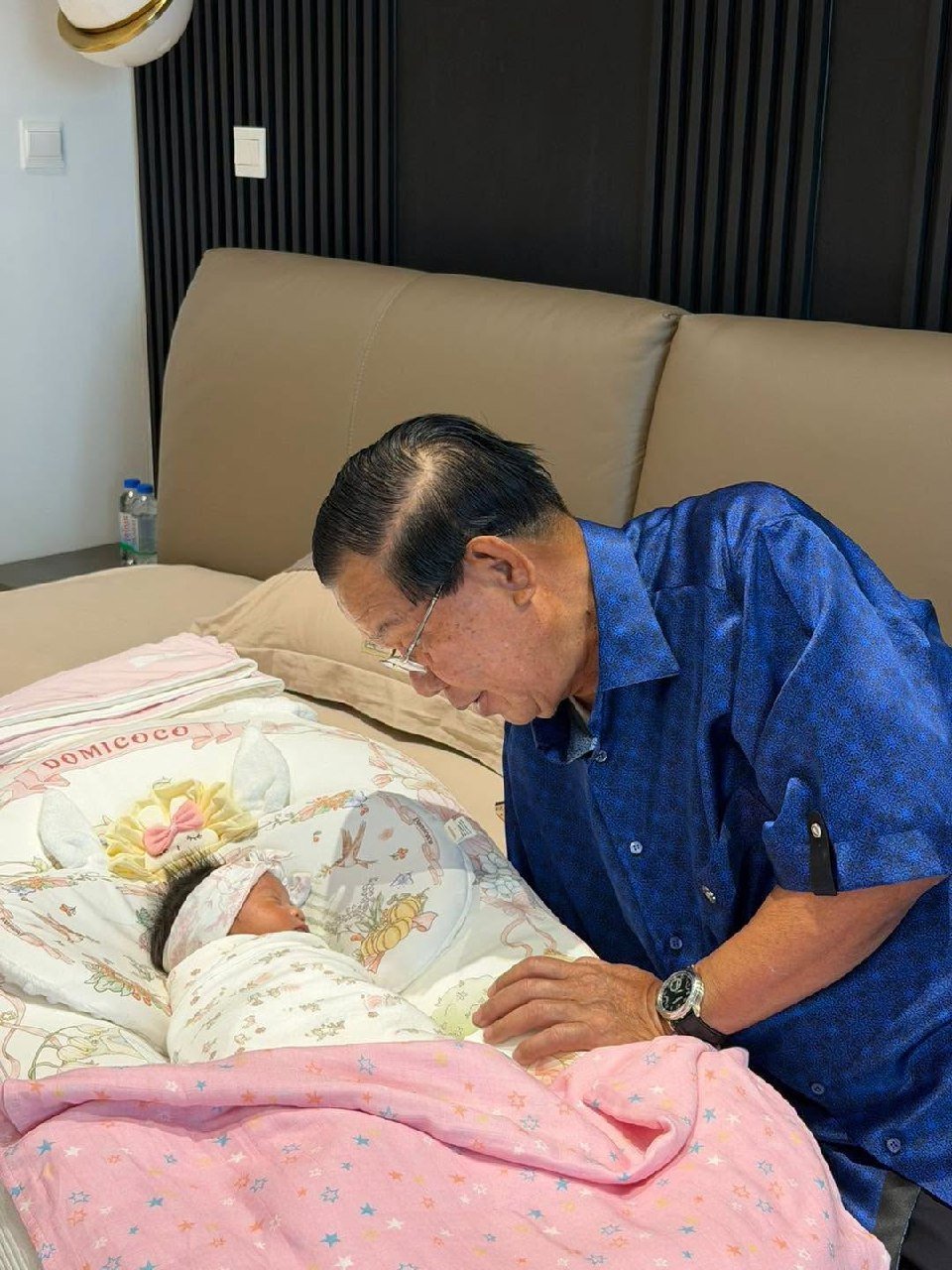 洪森期待第24位孙辈出生 盼望性别平衡
