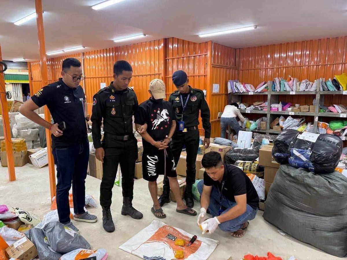 马德望省宪兵队成功抓获6名涉嫌从马德望向暹粒贩运毒品的嫌疑人