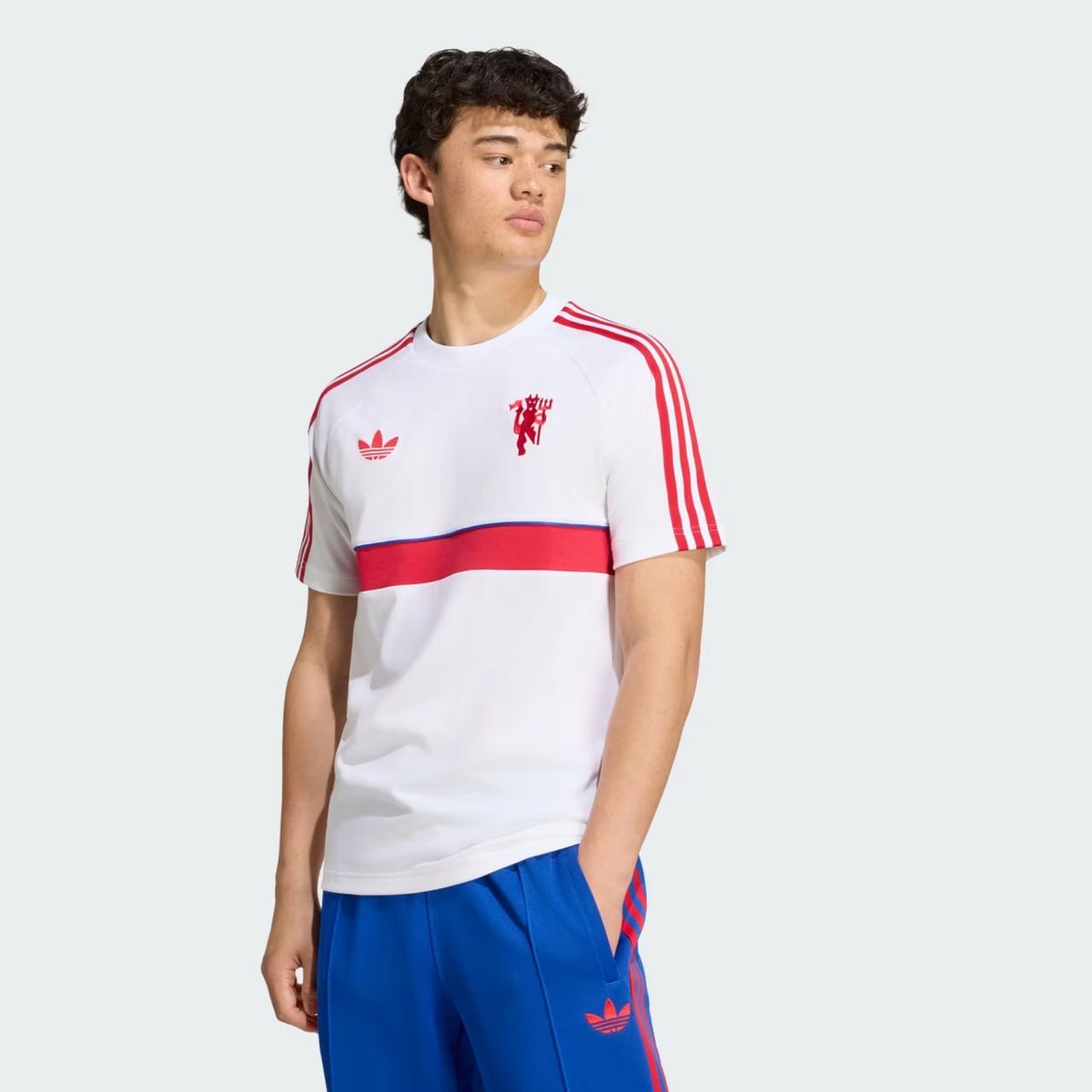 Adidas曼联联名系列上架 永旺商场门店有售
