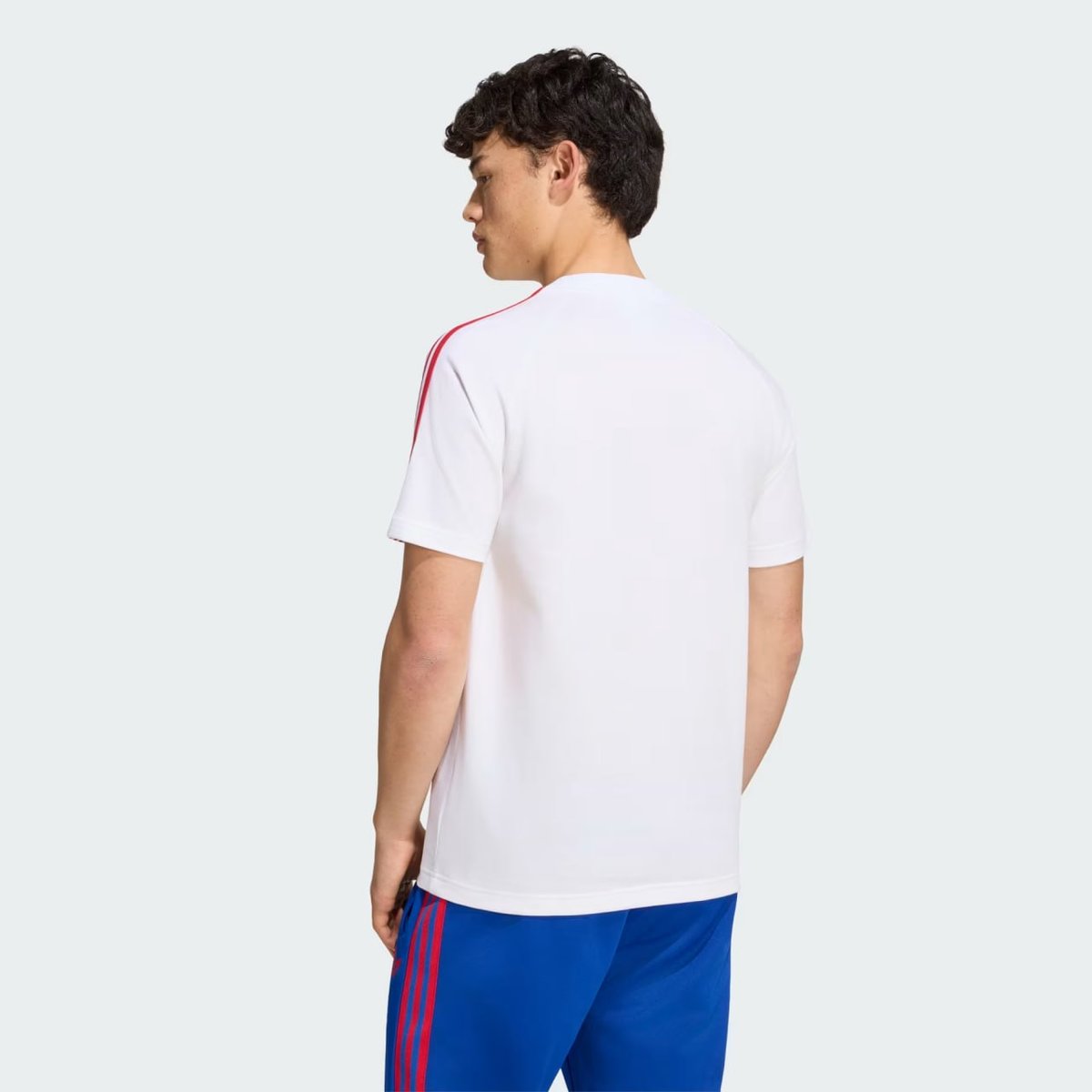 Adidas曼联联名系列上架 永旺商场门店有售