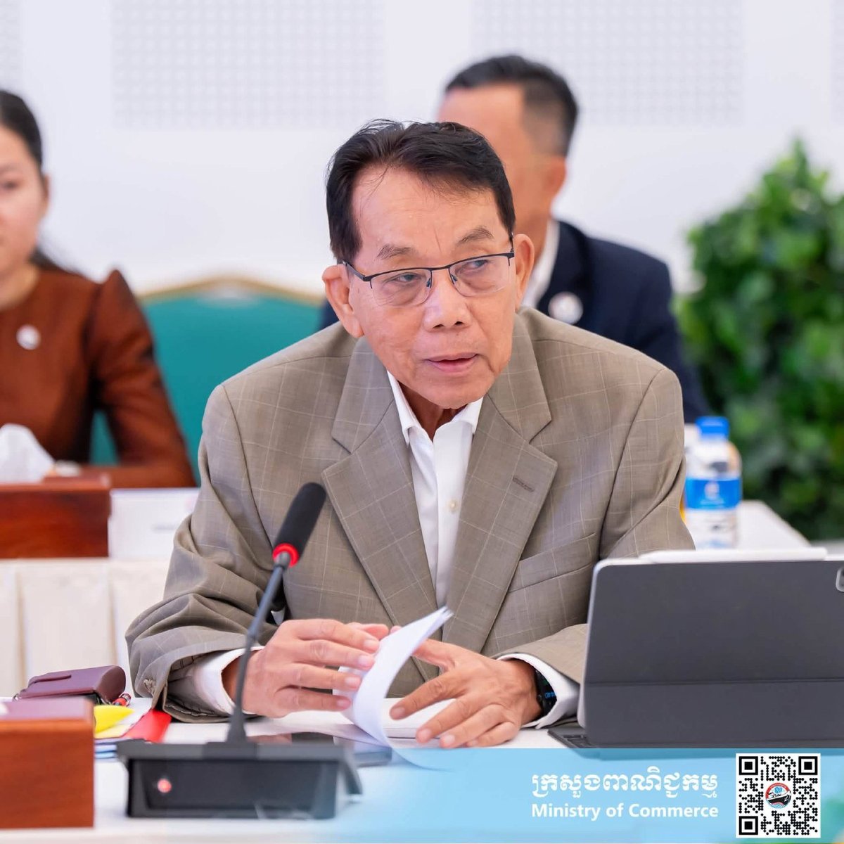 商务部长主持会议部署贸易发展优先事项
