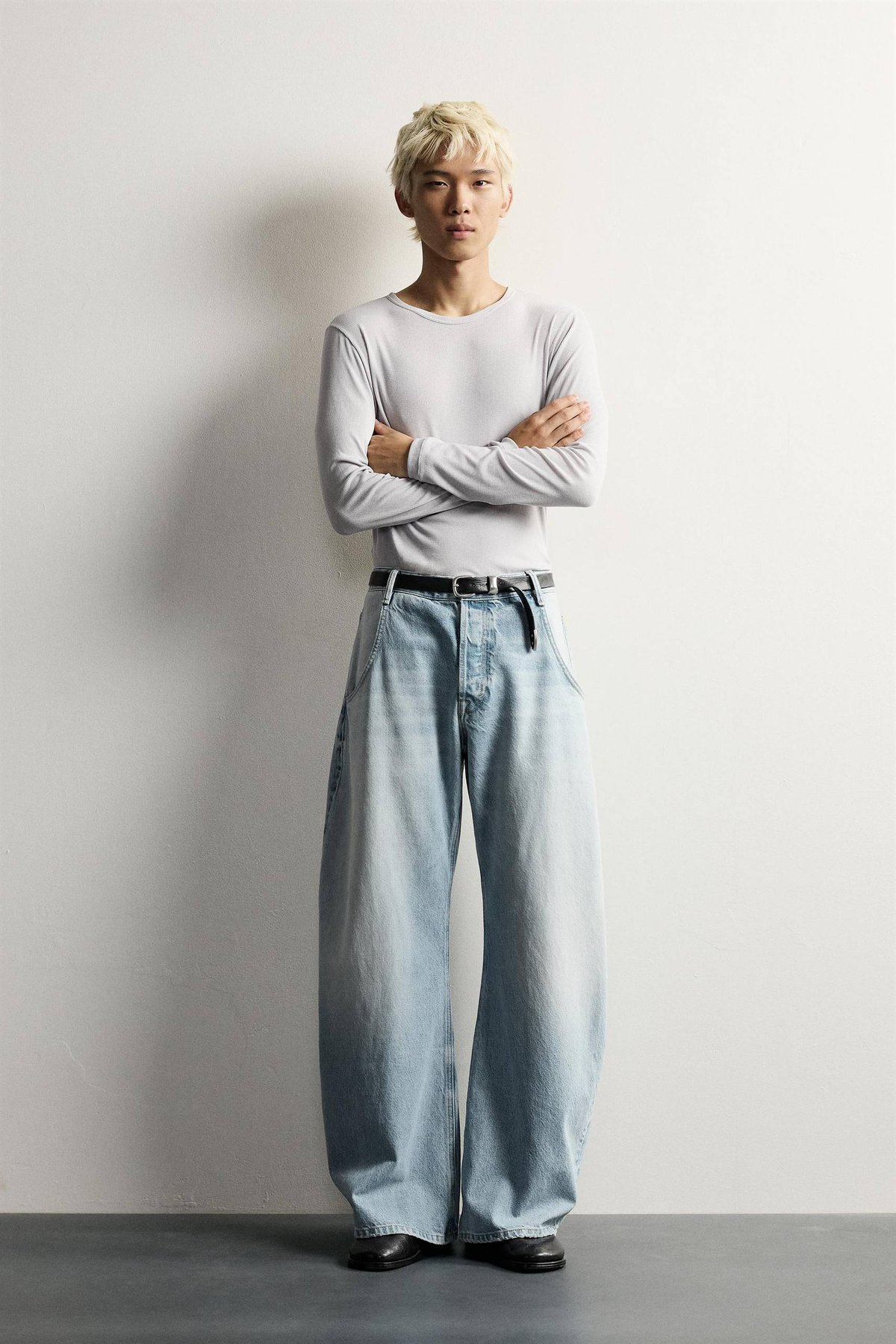 Zara柬埔寨门店上新宽松牛仔裤 定价约$60