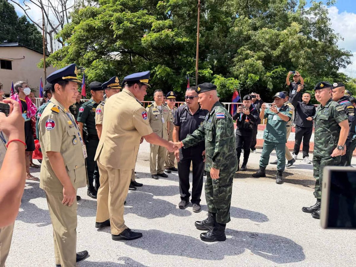柬泰波贝口岸互换非法移民 遣返11名泰籍接收32名柬籍