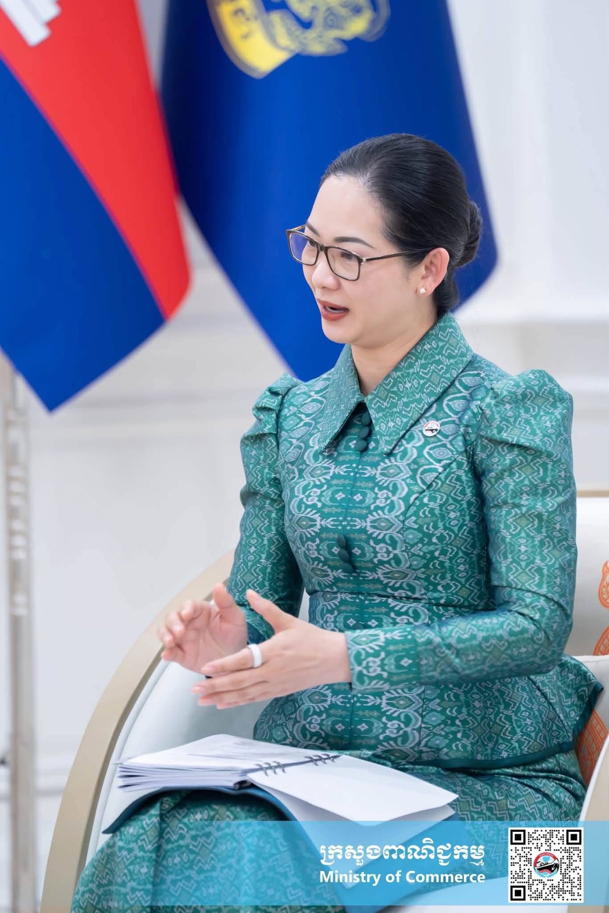 柬埔寨商务部部长与韩国驻柬大使举行会晤，双方就加强双边经贸关