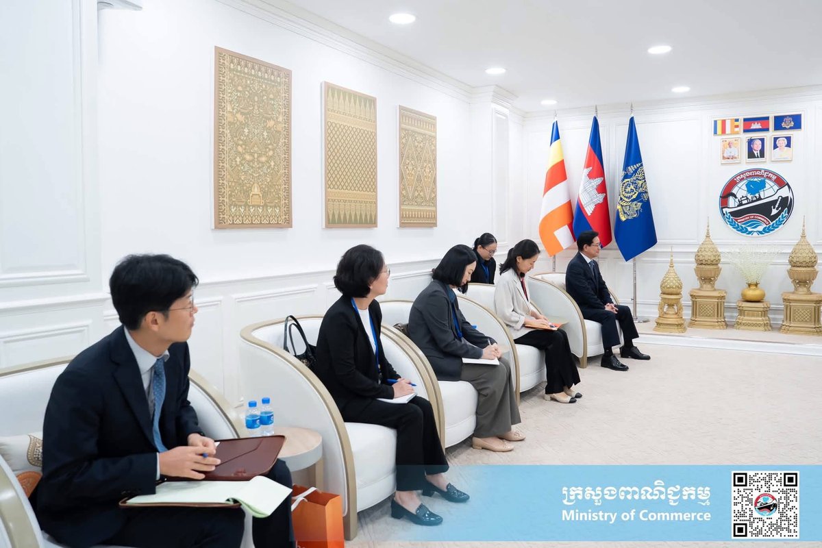 柬埔寨商务部部长与韩国驻柬大使举行会晤，双方就加强双边经贸关