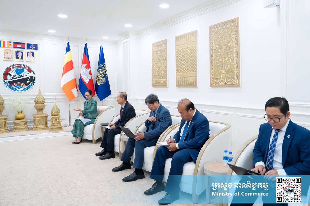 柬埔寨商务部部长与韩国驻柬大使举行会晤，双方就加强双边经贸关