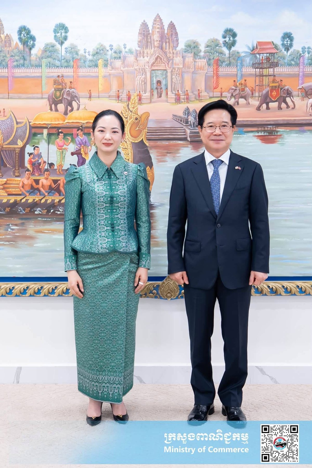 柬埔寨商务部部长与韩国驻柬大使举行会晤，双方就加强双边经贸关