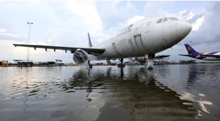 泰国曼谷强降雨引发洪涝 廊曼及素万那普机场受影响