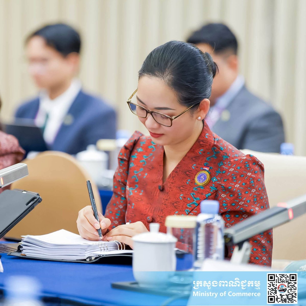 柬埔寨商业部部长占尼莫与中国商务部副部长在南宁共同主持柬中经