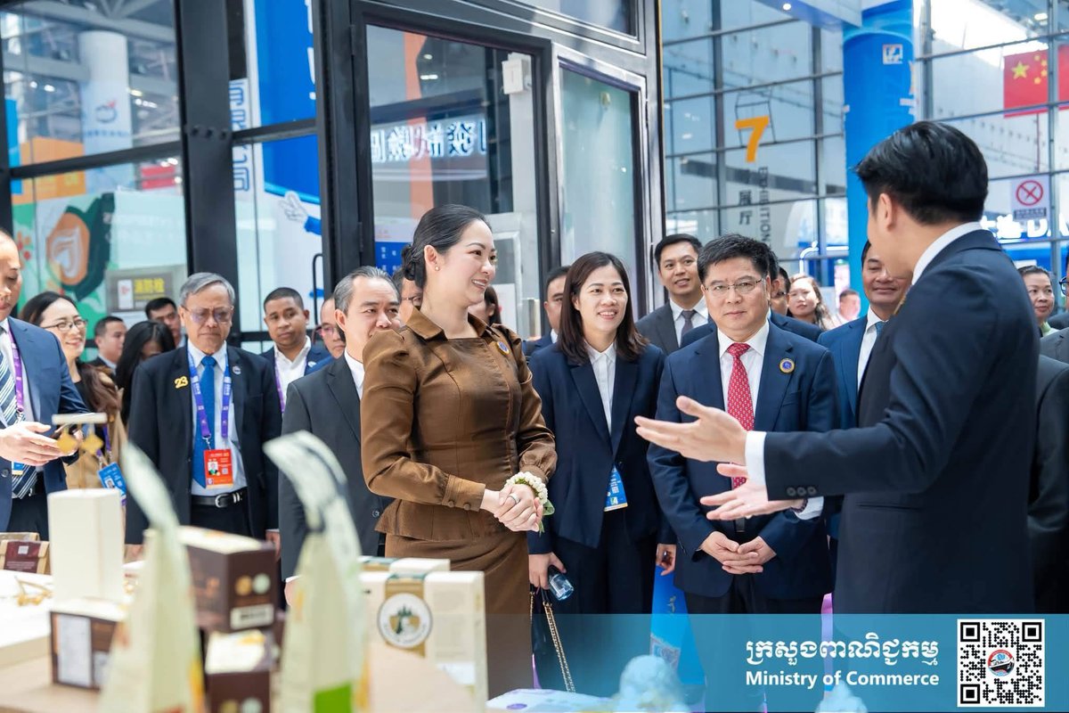 柬埔寨商务部部长占尼莫率团出席在南宁举办的第23届中国-东盟