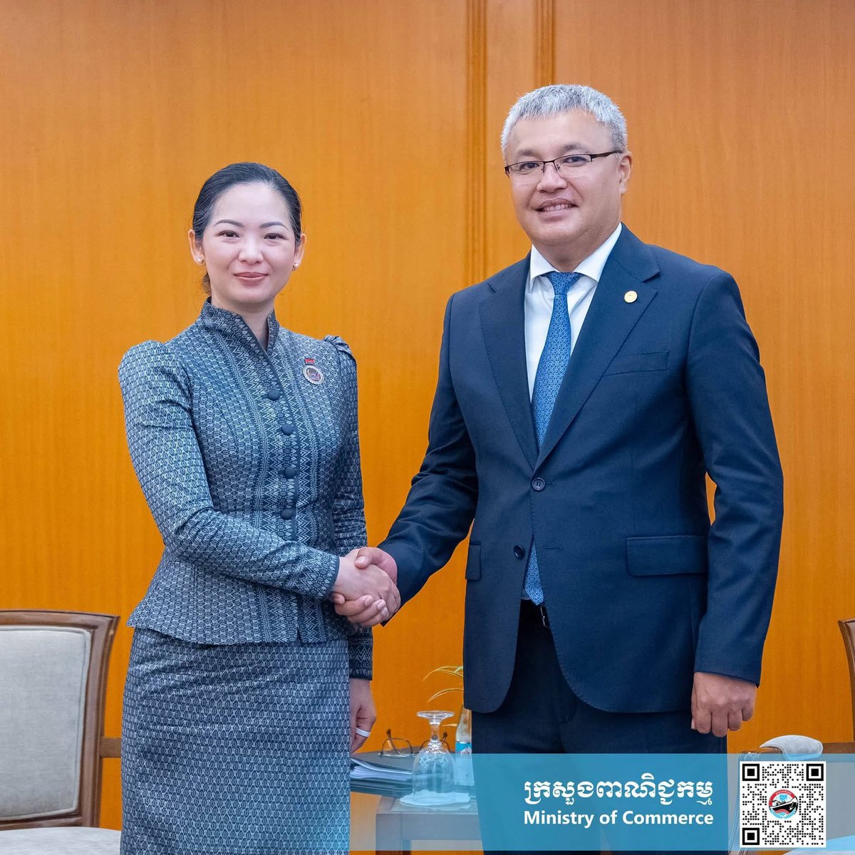 柬埔寨商务部部长与欧亚经济联盟代表在马尼拉举行会谈,讨论加强