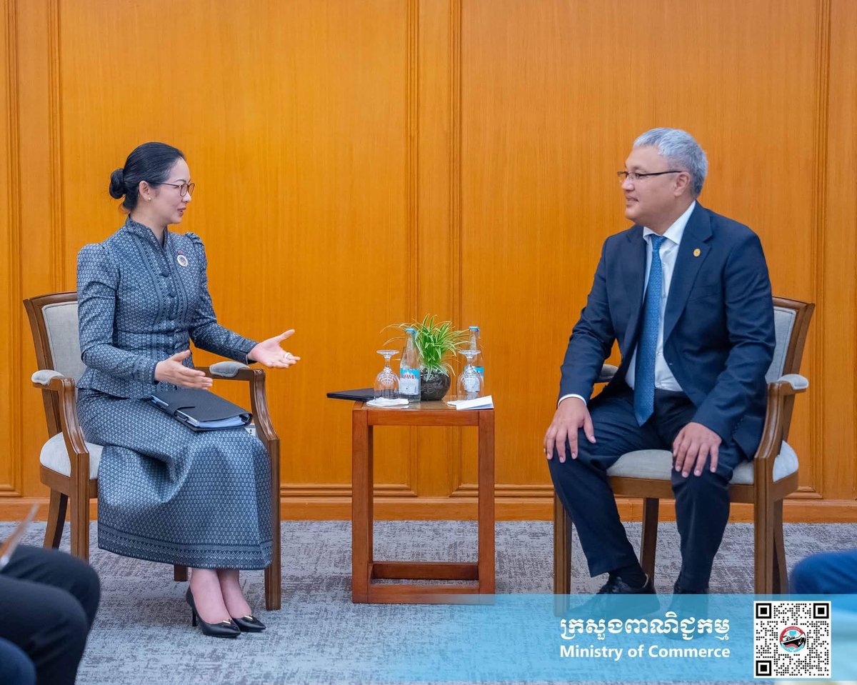 柬埔寨商务部部长与欧亚经济联盟代表在马尼拉举行会谈,讨论加强