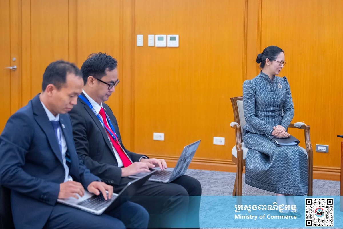 柬埔寨商务部部长与欧亚经济联盟代表在马尼拉举行会谈,讨论加强