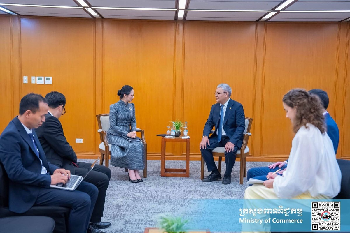 柬埔寨商务部部长与欧亚经济联盟代表在马尼拉举行会谈,讨论加强