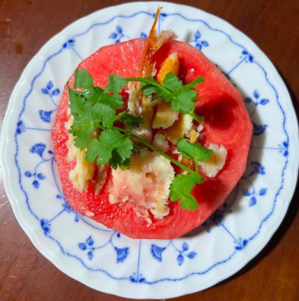 柬埔寨热季特色饮食 西瓜搭配烤干鱼风味独特