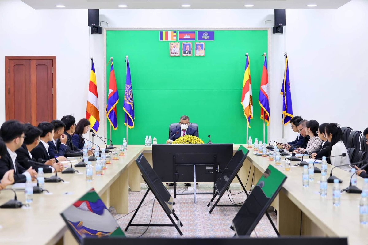 柬埔寨教育部加强中小学法语教学培训