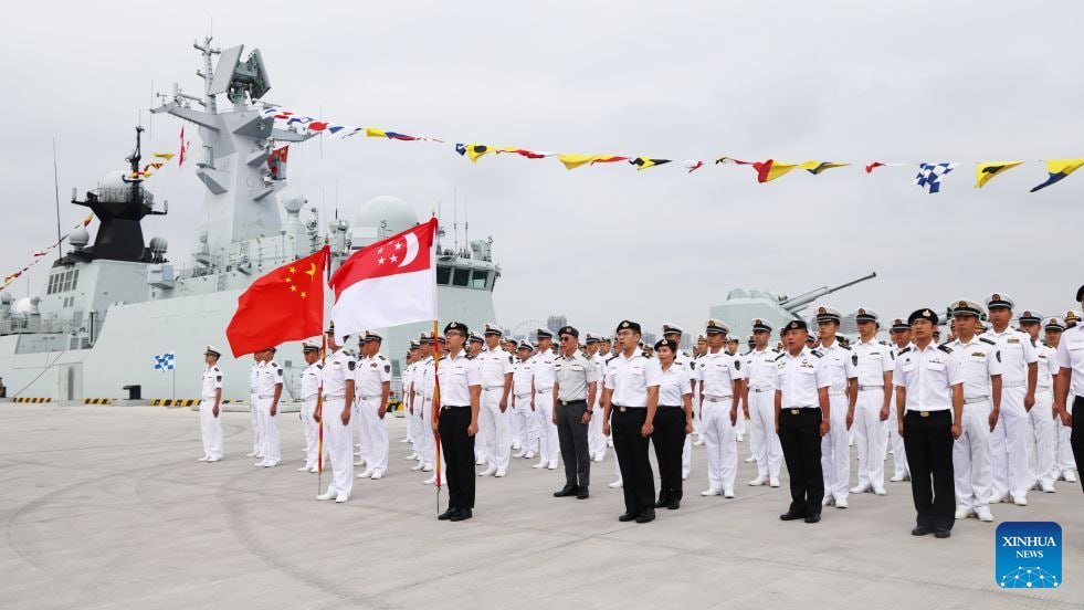 中国与新加坡在广东湛江举行第五次联合海上演习,演习内容包括实
