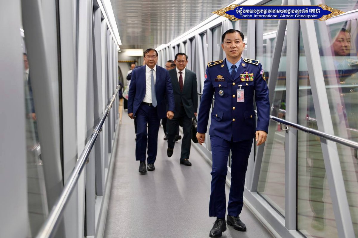 柬埔寨外交部代表团结束新加坡会议返抵金边