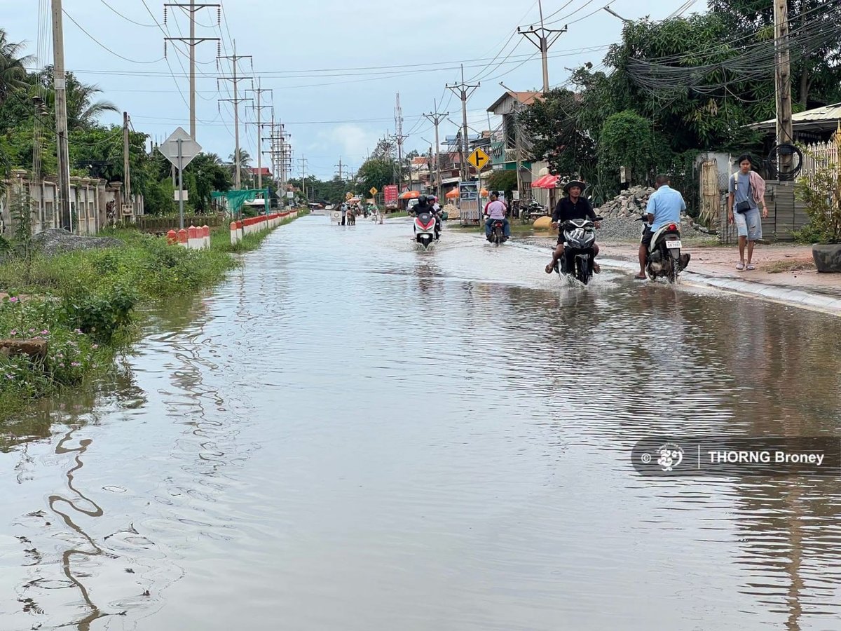 暹粒与马德望遭遇洪灾 道路临时封闭