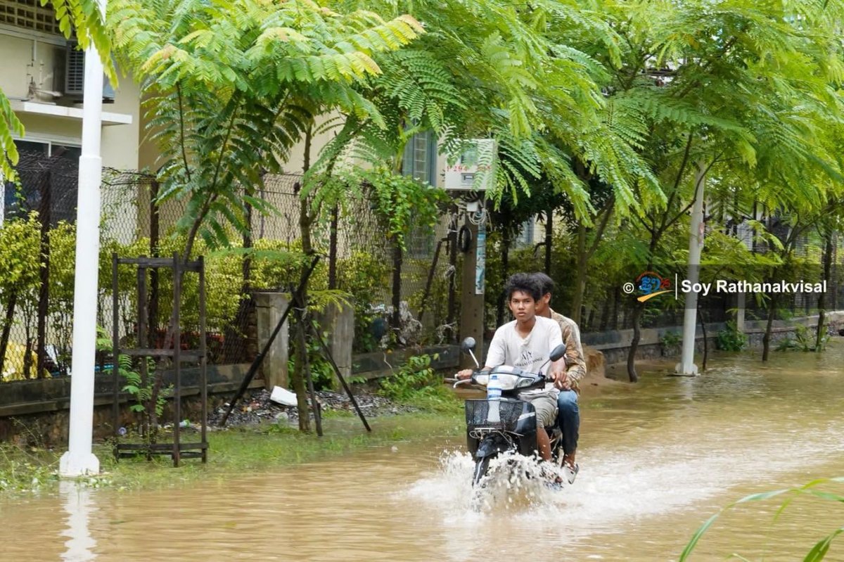 暹粒与马德望遭遇洪灾 道路临时封闭