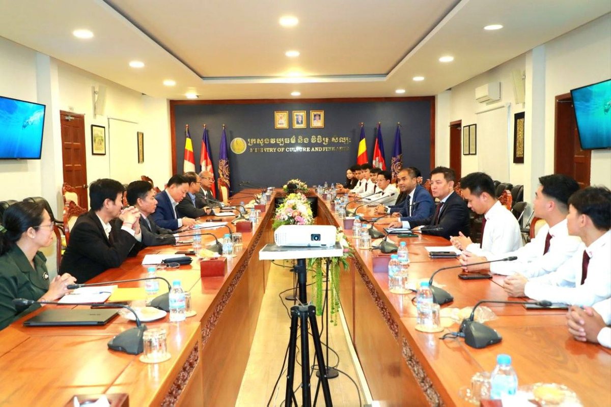 柬埔寨与俄罗斯校友会代表举行交流会