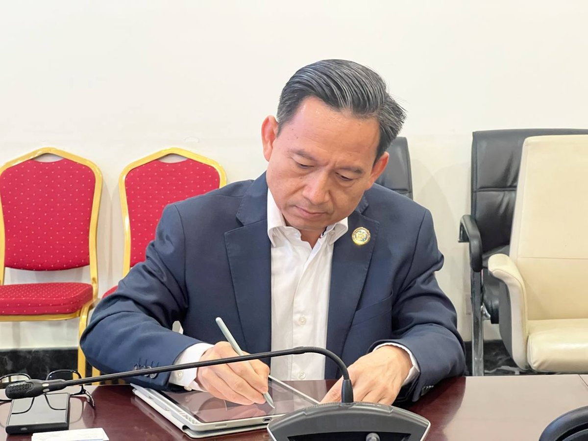 柬埔寨国土规划部官员与亚行及法国开发署代表会晤,讨论“气候韧