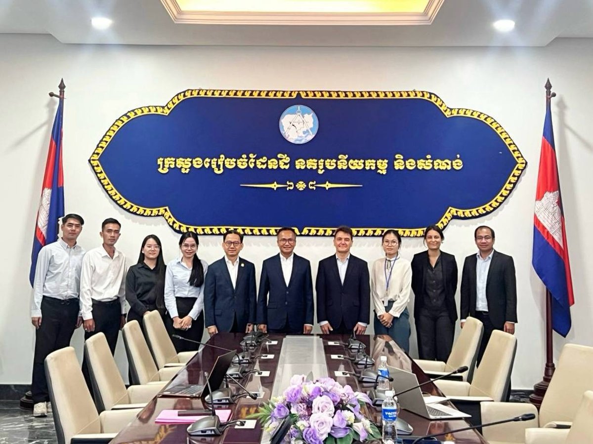 柬埔寨国土规划部官员与亚行及法国开发署代表会晤,讨论“气候韧