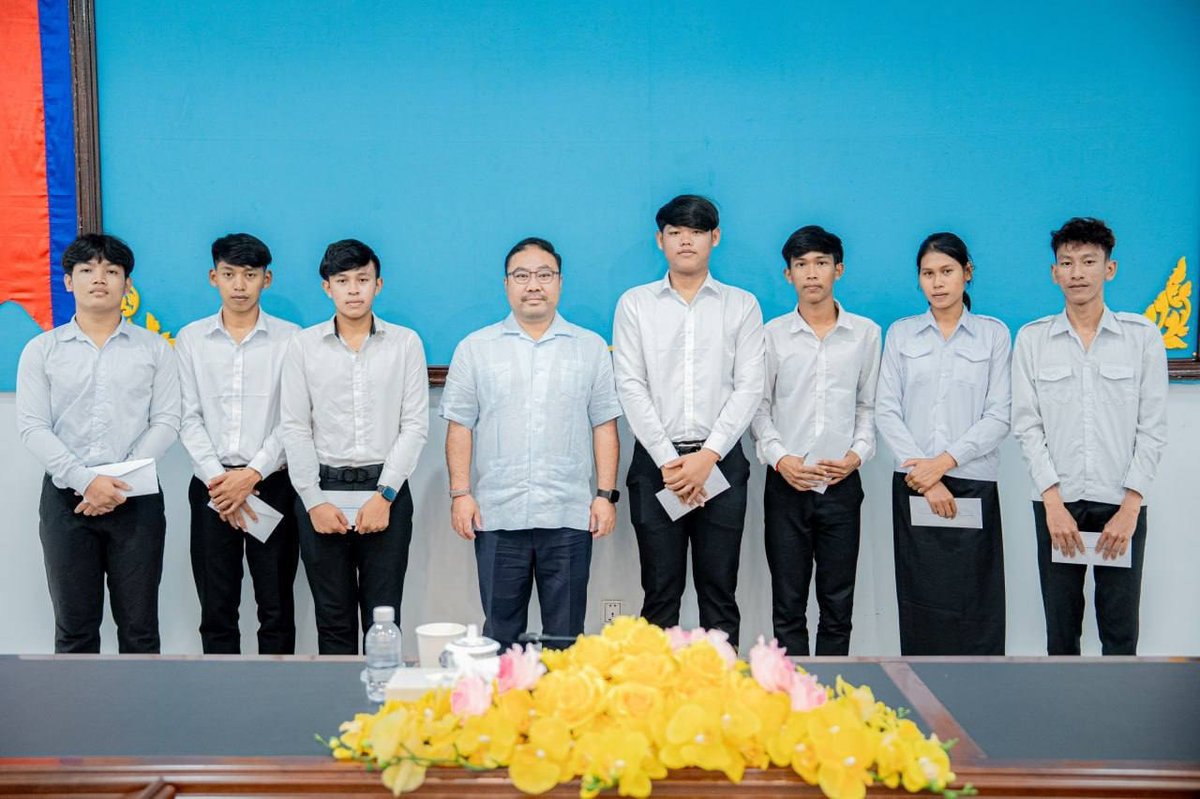 高龙岛政府官员慰问高考学生 鼓励深造提升学历